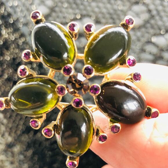 Vintage Brooch Gold Tone Green Stone Flower - Picture 2 of 5